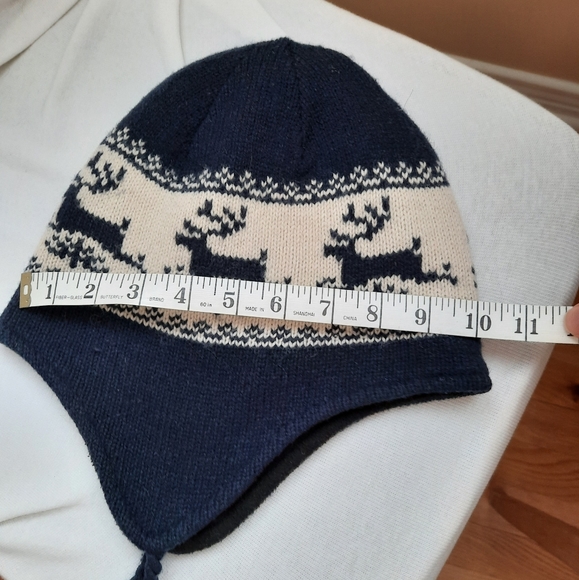 Cute wool toque with ear covering - Picture 4 of 7